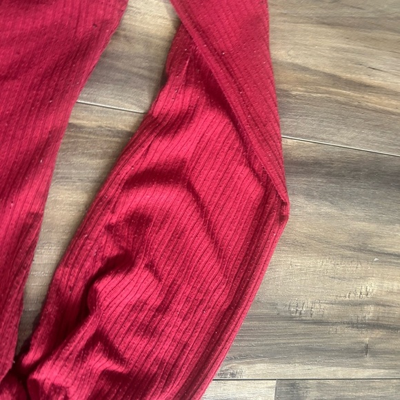 💗Red Top with Lace Trim - Picture 4 of 5